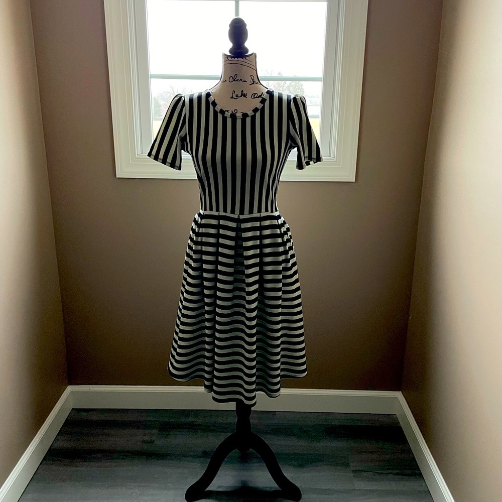Lularoe Amelia Small black and white